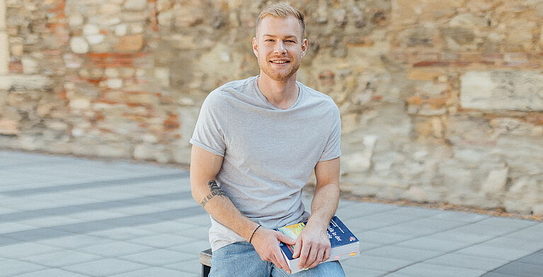 Bild: Individuelles Studieren an der FERNFH