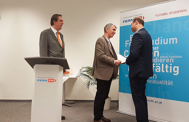 Bild: Verleihung des Titels FH-Prof. an Thomas Schweinschwaller