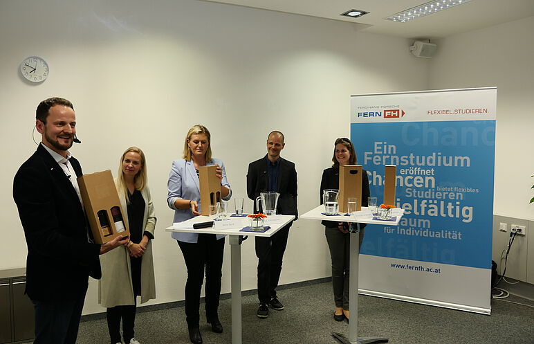 Bild: Podiumsdiskussion des Alumni-Netzwerkes der FernFH im Studienzentrum in Wien im Raum