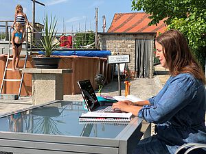 Bild: Daniela Temmel schreibt Bachelorarbeit © Privat Bild: Daniela Temmel schreibt Bachelorarbeit © Privat