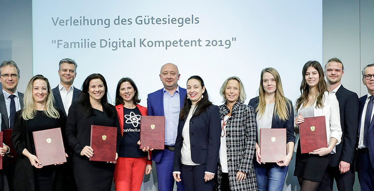 Bild: Verleihung des Gütesiegels "Familie Digital Kompetent 2019"