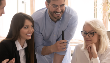 Bild: Arbeitsbedingungen für die Generation X (c) shutterstock_fizkes